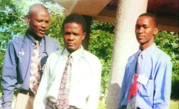 Bern (rechts) mit Kommilitonen am College of Medicine der Universität von Malawi.