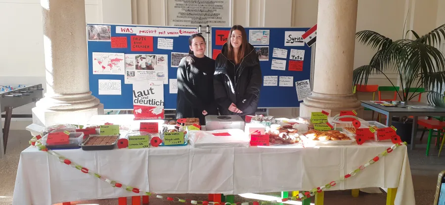 Infostand und Spendenbuffet