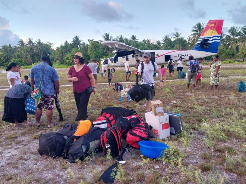Ärzte ohne Grenzen in Kiribati bei der Ankunft von Hilfsgütern