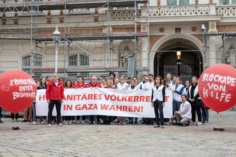 Fotoaktion "Rote Linie", 28. Mai 2025