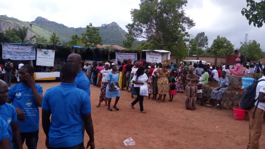 Wie die Hilfe zu den Menschen kommt