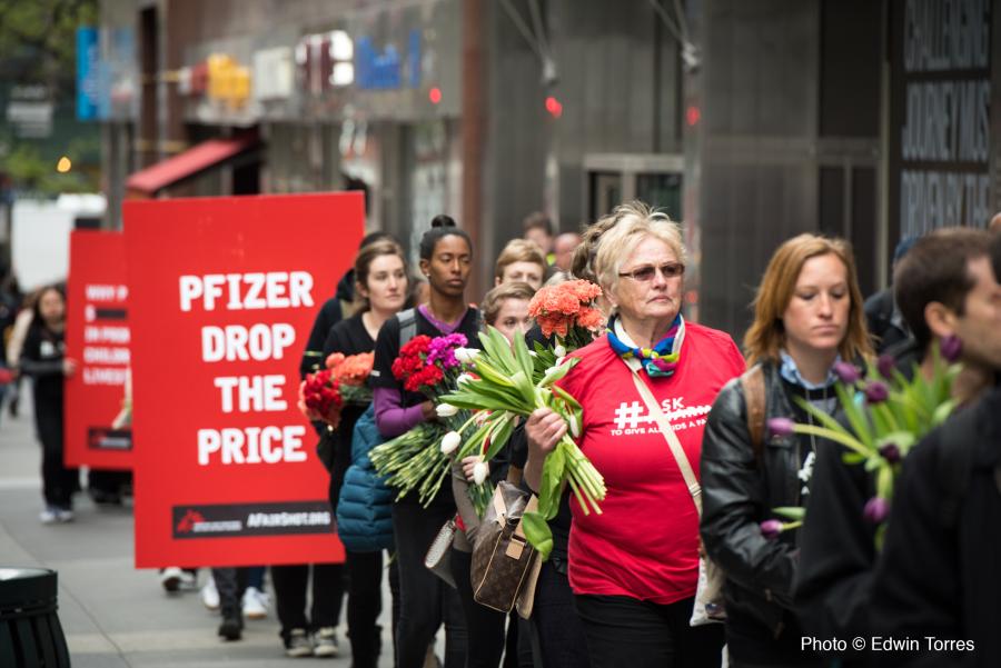414.404 Menschen weltweit fordern bezahlbare Impfstoffe von Pfizer und GSK