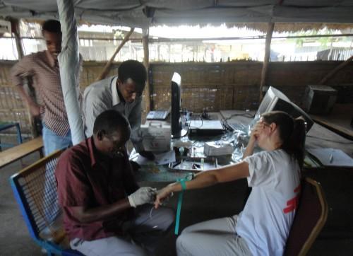 MSF-AT_UrsulaSchlosser_Ethiopia_2014_BloodTest_web