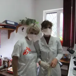 Laborspezialistin Christa Rabeck berichtet von ihrem Einsatz mit Ärzte ohne Grenzen in Abchasien am Schwarzen Meer.