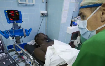 Unsere Teams versorgen im Allgemeinen Krankenhaus in Bangui täglich rund 20 Verletzte - darunter auch Gewaltopfer, die durch Macheten, Messer oder Schusswaffen verwundet wurden.