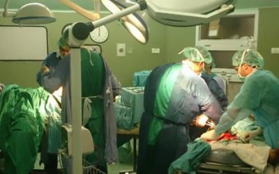 Das chirurgische Team im Operationssaal des Al-Shifa Krankenhauses in Gaza-Stadt.