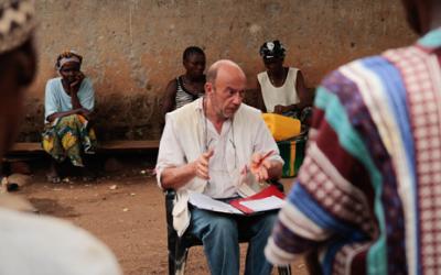 Epidemiologe Michel Van Herp erklärt Ebola und wie man sich vor einer Ansteckung schützt.