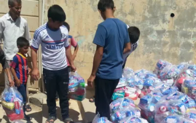 Ärzte ohne Grenzen verteilt in Bashiqa im Nordirak Hilfsgüter an 250 geflüchtete Familien.