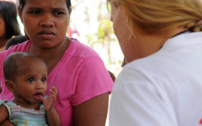 Bernadina mit ihrem jüngsten Kind (C) Florian Lems/MSF