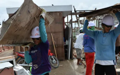 Lokale Logistik-MitarbeiterInnen von Ärzte ohne Grenzen (c) Julie Remy