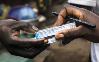 Unsere Teams haben innerhalb von vier Tagen Anti-Malaria-Medikamente an 1,5 Millionen Menschen verteilt. Das Präparat wird sowohl zur Vorbeugung als auch zur Behandlung von Malaria eingesetzt.