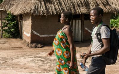Das Team von Ärzte ohne Grenzen, das für die Gesundheitsaufklärung der Bevölkerung zuständig ist, reist in die Dörfer im Gebiet um Yambio.