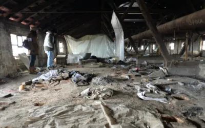 Hunderte Asylsuchende und Migranten suchten in einer alten Ziegelfabrik in Subotica Zuflucht.