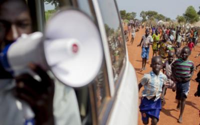 Im Juli 2014 starteten die Teams von Ärzte ohne Grenzen die erste von drei Massenimpfkampagnen im Bezirk Adjumani im nördlichen Uganda, um Kinder vor tödlichen Atemwegserkrankungen zu schützen.