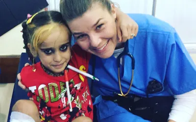 Die Kinderärztin Monica Thallinger behandelt in unserem Krankenhaus in West-Mossul irakische Kinder. Besonders berührt hat sie die Begegnung mit der achtjährigen Alia - hier erzählt sie ihre Geschichte. 