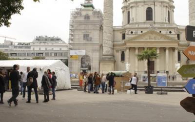 Die Ausstellung "Hilfe aus nächster Nähe" von Ärzte ohne Grenzen am Karlsplatz in Wien. Von 25.9. bis 6.10.2014.