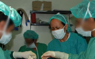 MSF Chirurgen operieren Konfliktopfer in Jemen