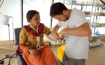 Nepal: Nach erneutem Erdbeben erkunden Teams Lage in Dörfern und Krankenhäusern