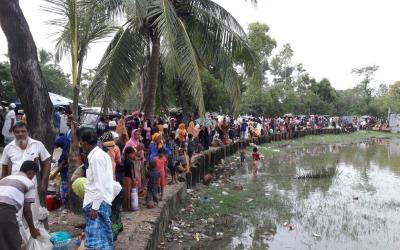 Refugees Fleeing into Bangladesh