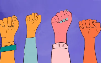 Vier gezeichnete Fäuste auf blauem Hintergrund