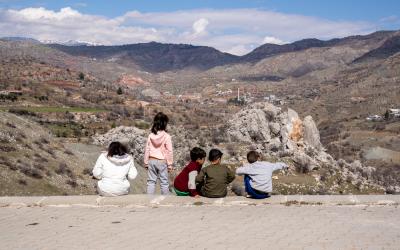 Adıyaman, Türkei, 10.03.2023: Die Teams von Ärzte ohne Grenzen unterstützen lokale Organisationen bei der psychologischen Hilfe für Betroffene vom Erdbeben wie hier im Dorf Kayatepe (Rezip)/Adıyaman.