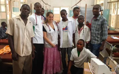 Die französisch-mexikanische Ärztin Marion Osterberger mit ihrem Team in unserem Krankenhaus in Ankoro in der kongolesischen Provinz Katanga. 