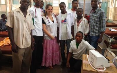 Die französisch-mexikanische Ärztin Marion Osterberger mit ihrem Team in unserem Krankenhaus in Ankoro in der kongolesischen Provinz Katanga. 