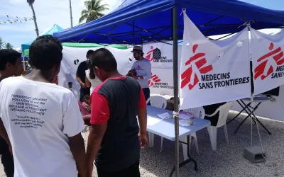 Wir verteilen Informationen zu unseren Aktivitäten in Nauru.