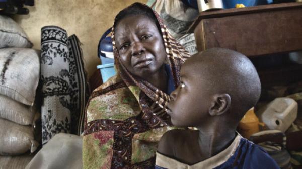 Frau und Kind des lokalen Dorfvorstehers in Zéré finden Zuflucht vor den Unruhen in den Dörfern um Bossangoa (c) Marcus Bleasdale