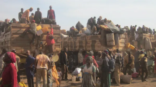 Zehntausende Menschen sind vor der Gewalt in der Zentralafrikanischen Republik in den südlichen Tschad geflohen.