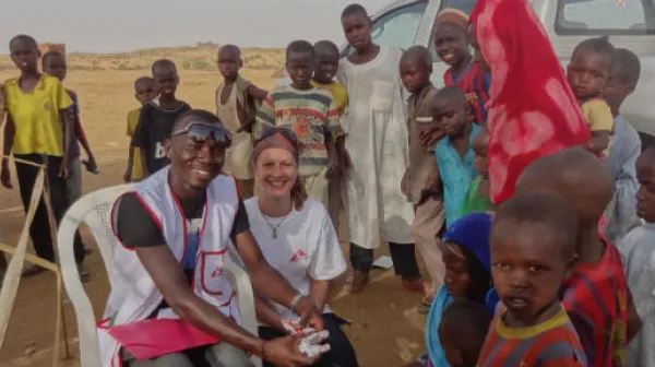Krankenschwester Flora Escourrou (Mitte) betreut die Impfkampagne in mehreren Regionen.