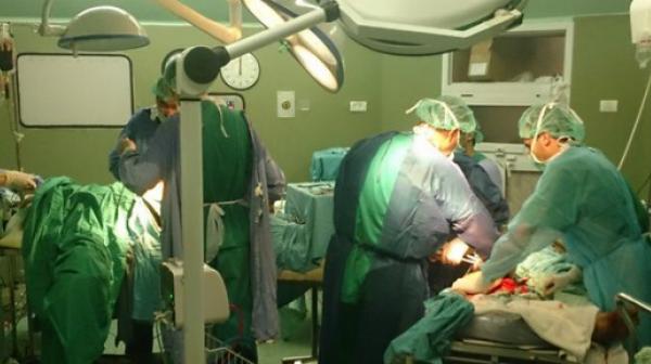 Das chirurgische Team im Operationssaal des Al-Shifa Krankenhauses in Gaza-Stadt.