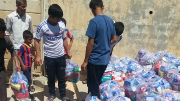 Ärzte ohne Grenzen verteilt in Bashiqa im Nordirak Hilfsgüter an 250 geflüchtete Familien.