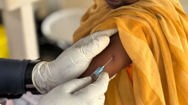 Measles vaccination in Adré