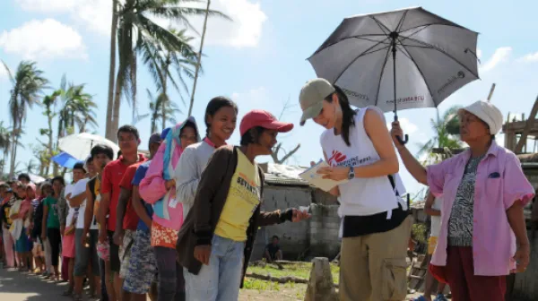 Das Team von Ärzte ohne Grenzen verteilt Hilfsgüter in San Miguelay