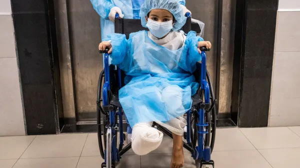 Treating child injuries in blockaded Gaza 02