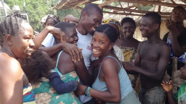 Ein Ebola-Überlebender bei seiner Heimkehr.