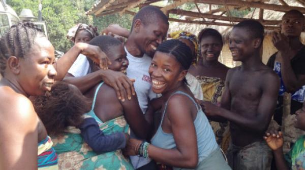Ein Ebola-Überlebender bei seiner Heimkehr.