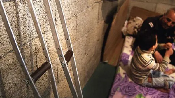 Eine syrische Flüchtlingsfamilie lebt im Süden der Türkei in einer Garage.