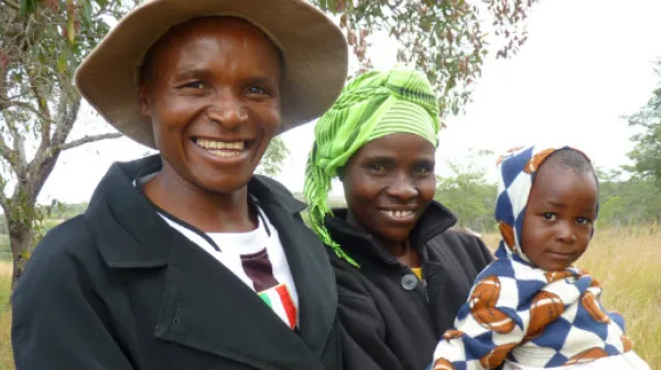 HIV-Patientin Varaidzo Chipunza mit ihrem Ehemann Antony Chivanga und ihrer Tuchter Gertrude