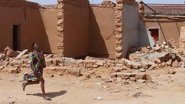 Zerstörtes Haus in Agadez