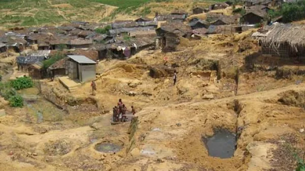 Behelfsunterkünfte unregistrierter Flüchtlinge der Ethnie Rohingya