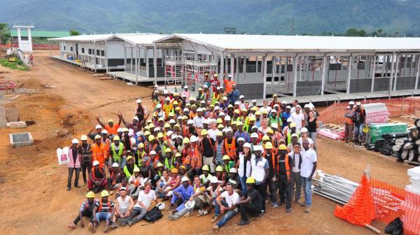 Christian Bader auf Einsatz als Elektroningenieur in Sierra Leone