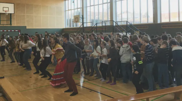 bts2016-17_konrad-lorenz-gymnasium_gaenserndorf_ballvorfuehrung_unterstufe.jpg