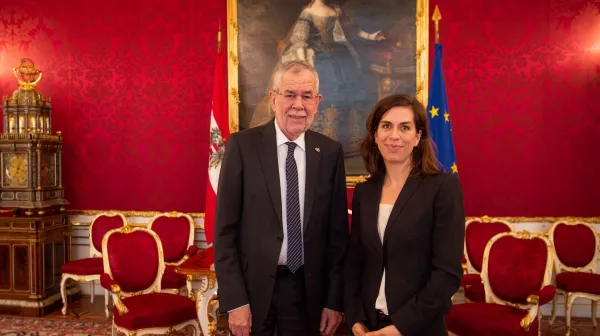 Bundespräsident Alexander Van der Bellen und Geschäftsführerin Laura Leyser