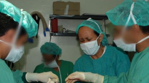 MSF Chirurgen operieren Konfliktopfer in Jemen