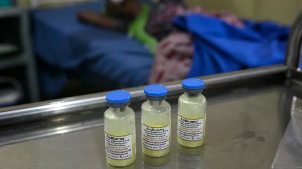 Treating HIV and AIDS in Conakry