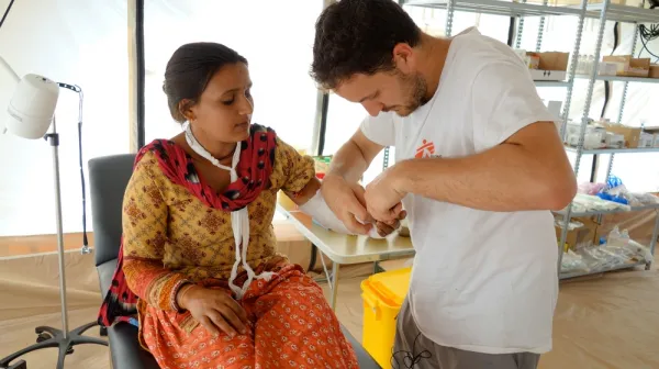 Nepal: Nach erneutem Erdbeben erkunden Teams Lage in Dörfern und Krankenhäusern