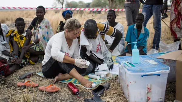 Outdoors support clinics, Thaker. Leer, South Sudan