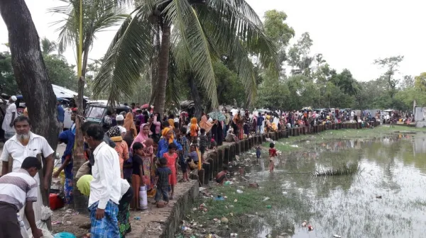 Refugees Fleeing into Bangladesh